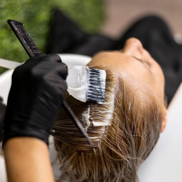 Servicios de coloración profesional, mechas