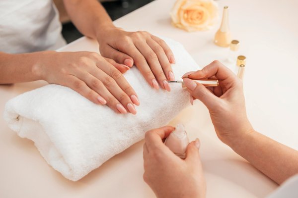 Manicuras con esmalte semipermanente, gel y polygel